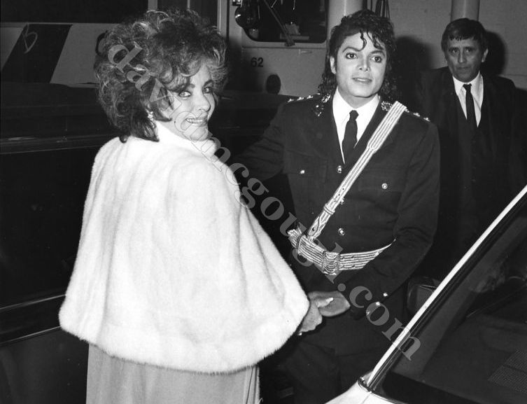 Elizabeth Taylor, Michael Jackson 1989 Hollywood.jpg